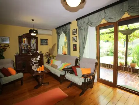 Maison Bella à Poreč : jardin privé et jacuzzi : photo 4