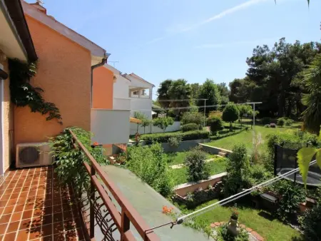Maison Bella à Poreč : jardin privé et jacuzzi : photo 19