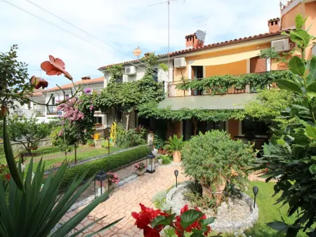 Maison Bella à Poreč : jardin privé et jacuzzi : photo 20