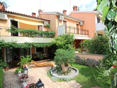 Maison Bella à Poreč : jardin privé et jacuzzi : photo 22