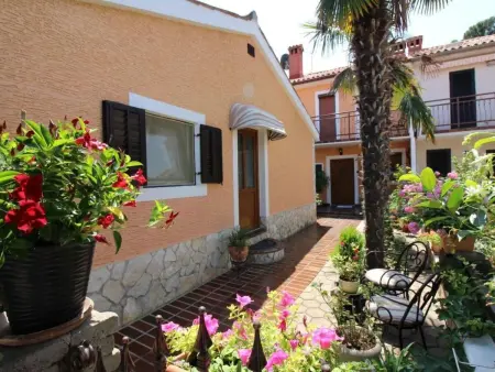 Maison Bella à Poreč : jardin privé et jacuzzi : photo 25