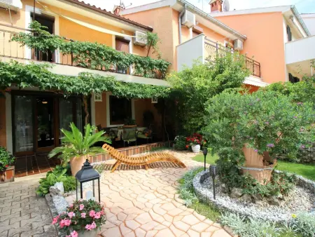 Maison Bella à Poreč : jardin privé et jacuzzi : photo 26
