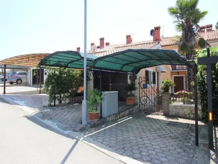 Maison Bella à Poreč : jardin privé et jacuzzi : photo 27
