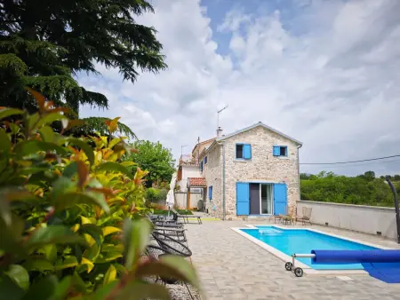Villa Allegra – Maison avec piscine chauffée à Vižinada