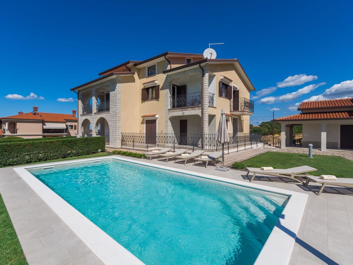 Maison Mihael avec piscine privée à Vižinada - Photo 1