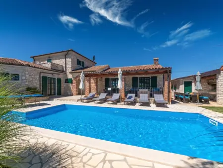 Villa Una : maison 8 personnes avec piscine à Vižinada
