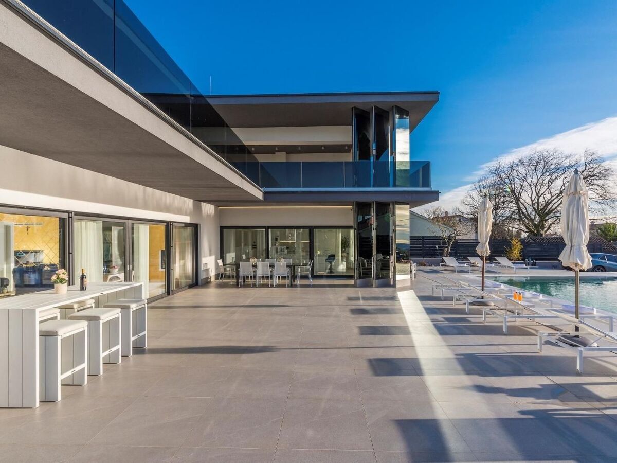 Villa Sara Kaštelir : maison 5 chambres avec piscine chauffée - Photo 3