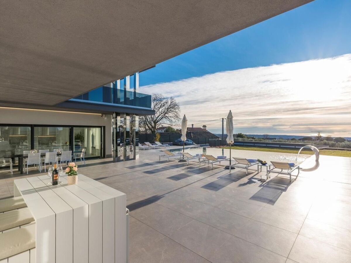 Villa Sara Kaštelir : maison 5 chambres avec piscine chauffée - Photo 4