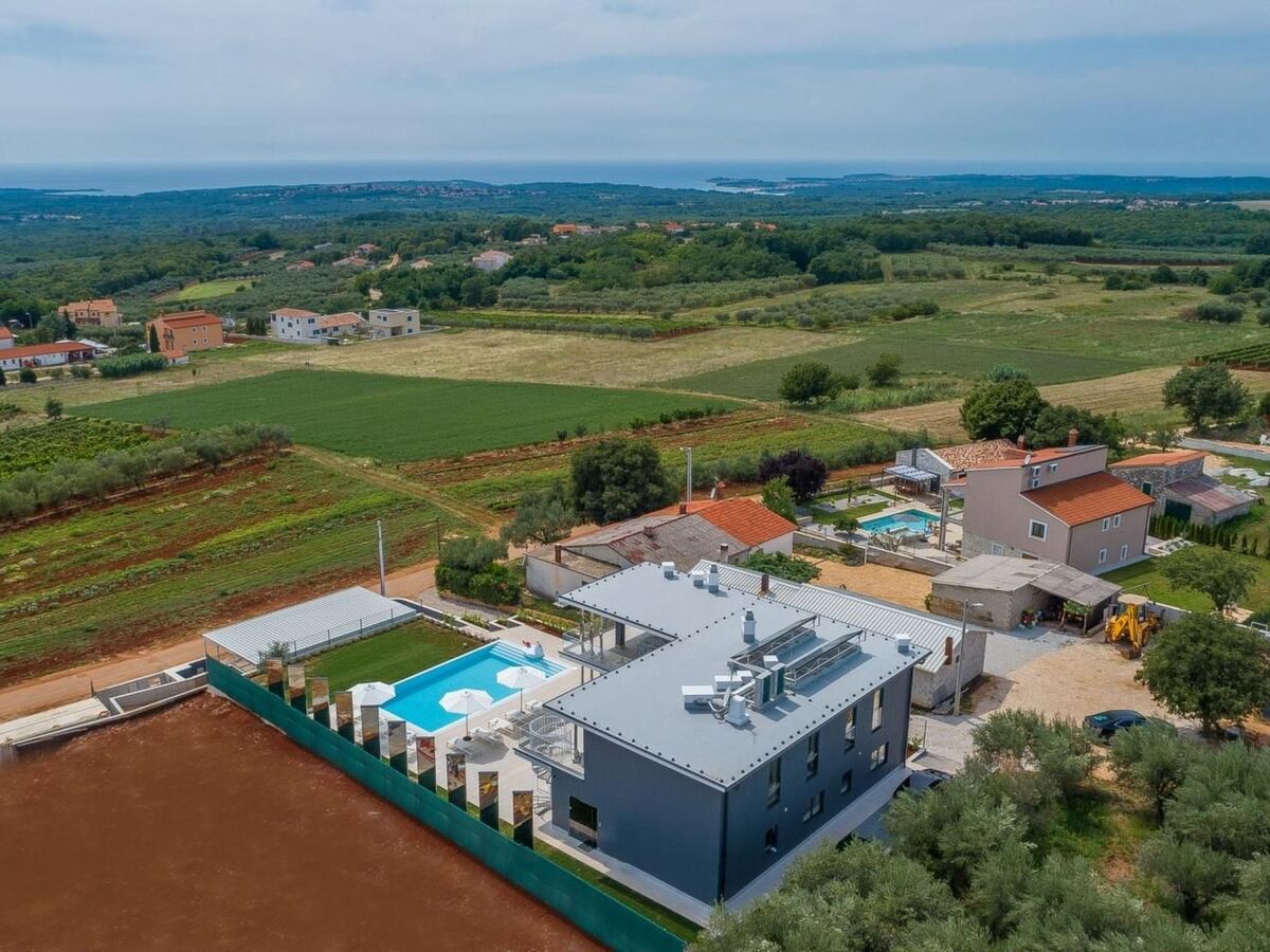 Villa Gabrijela, 10 personnes, piscine chauffée à Valentići - Photo 3