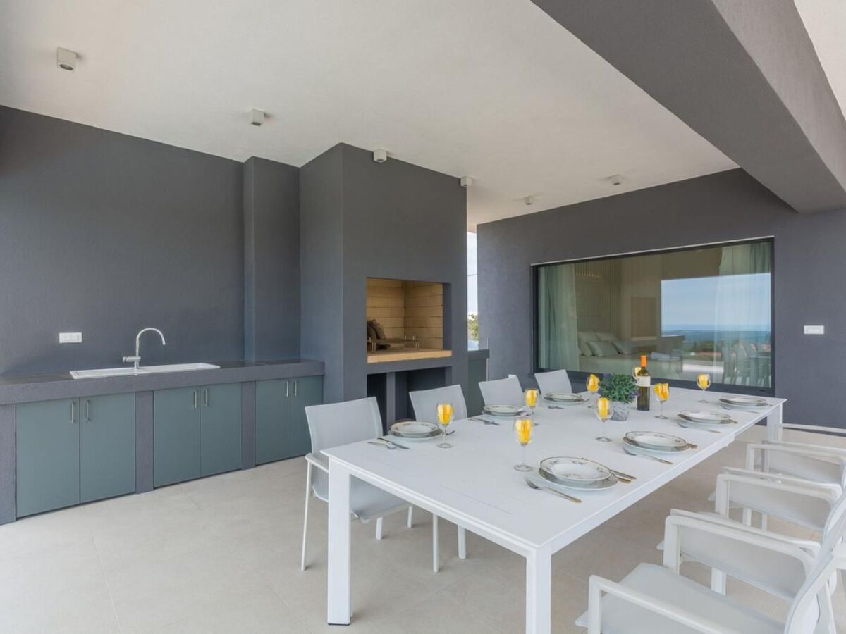 Villa Gabrijela, 10 personnes, piscine chauffée à Valentići - Photo 4