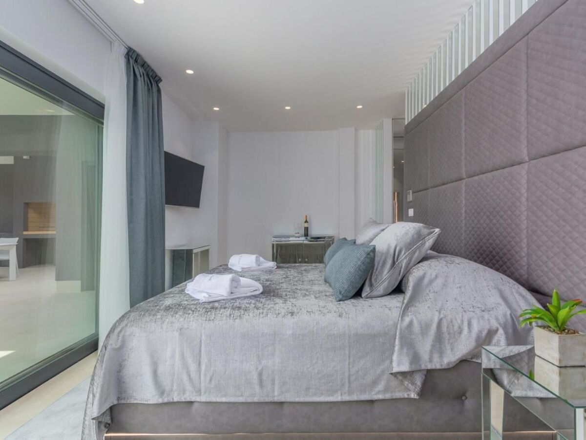Villa Gabrijela, 10 personnes, piscine chauffée à Valentići - Photo 13
