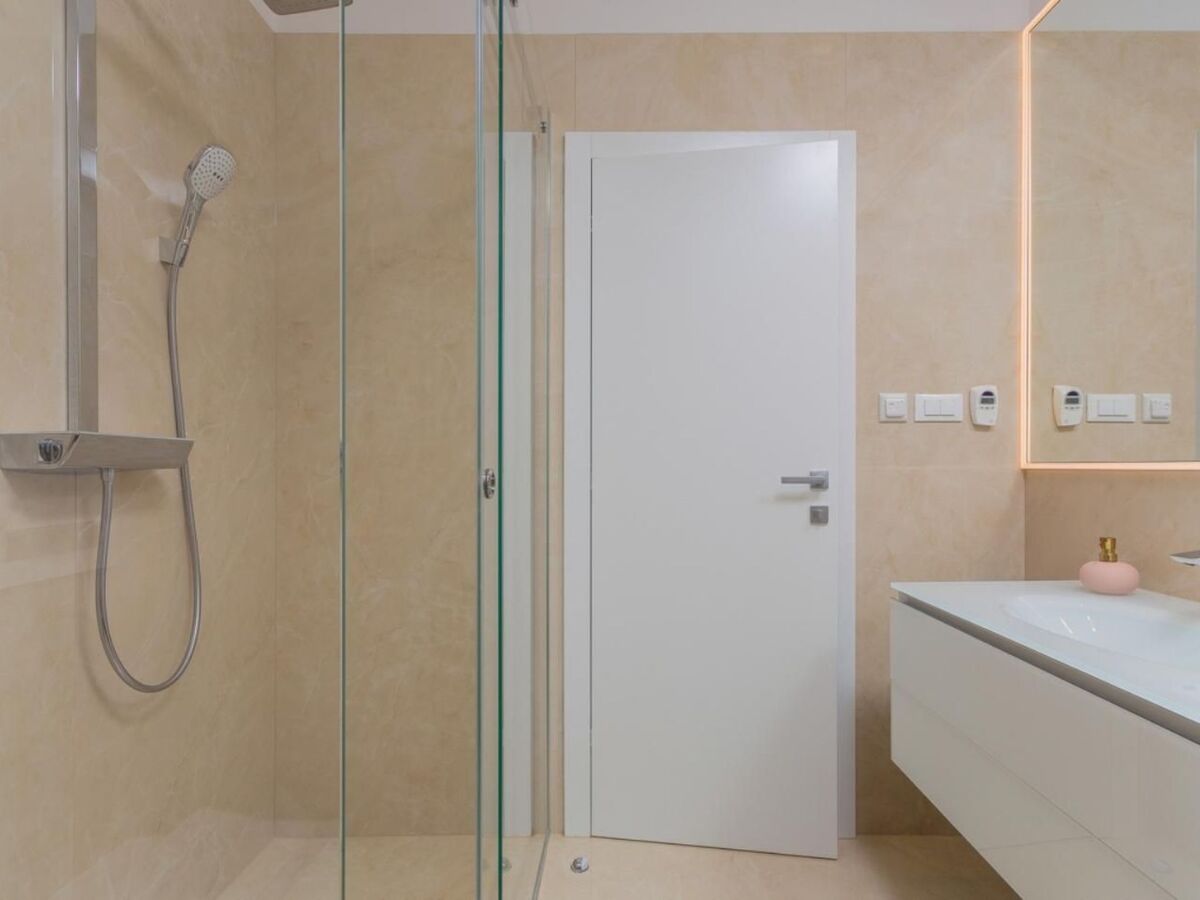 Villa Gabrijela, 10 personnes, piscine chauffée à Valentići - Photo 16
