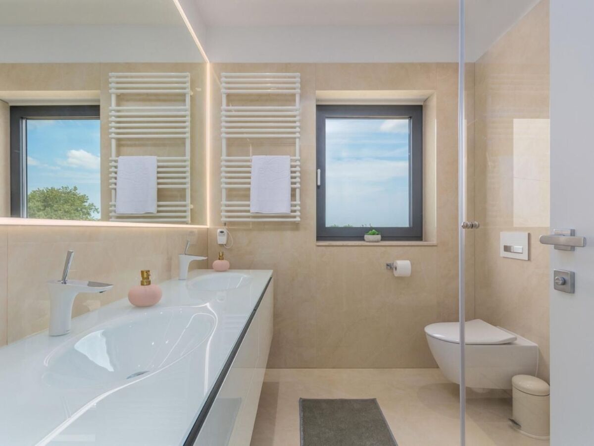 Villa Gabrijela, 10 personnes, piscine chauffée à Valentići - Photo 28