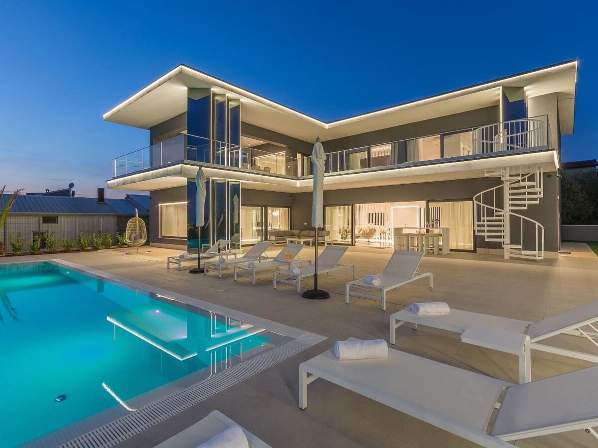 Villa Gabrijela, 10 personnes, piscine chauffée à Valentići - Photo 33