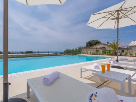 Villa Gabrijela, 10 personnes, piscine chauffée à Valentići