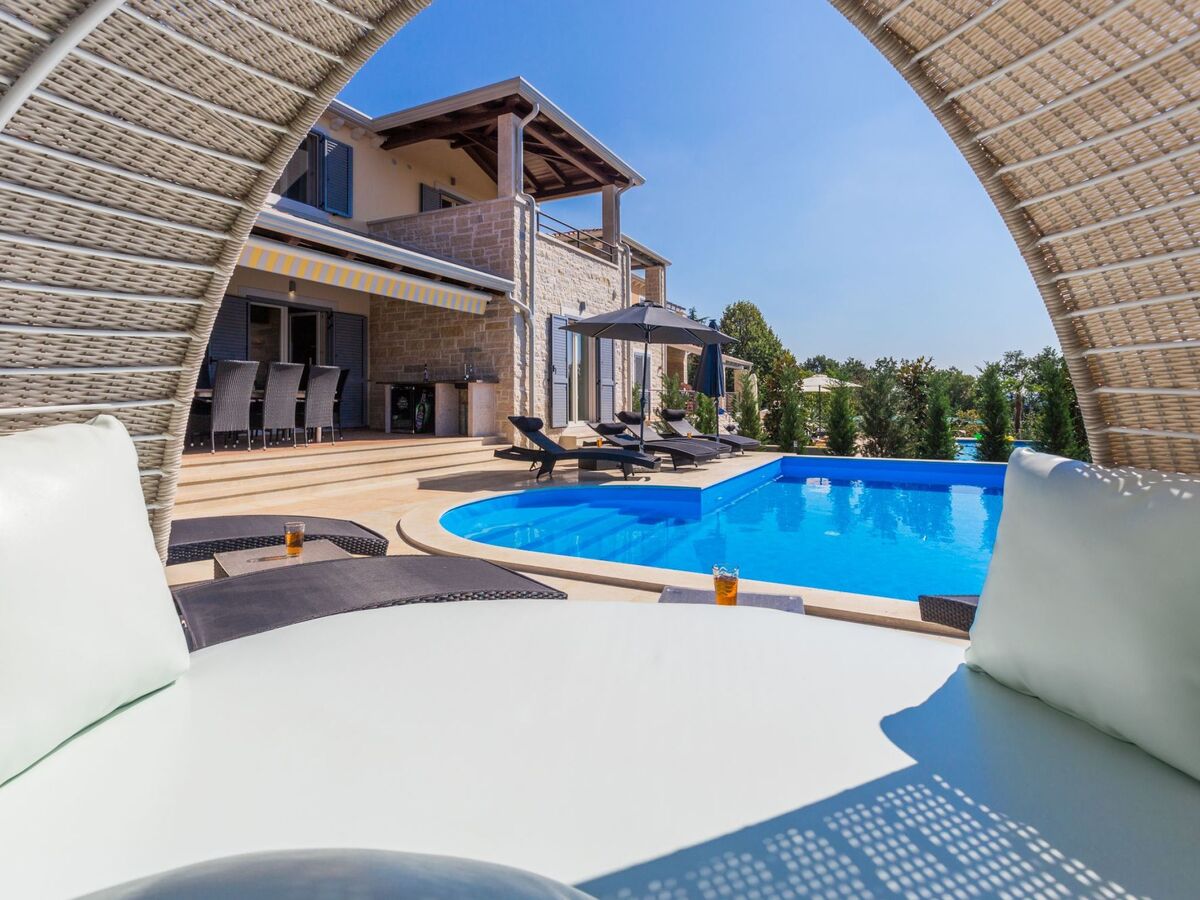 Maison 8 pers. avec piscine à débordement à Deklići - Photo 1
