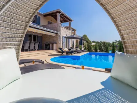 Maison 8 pers. avec piscine à débordement à Deklići