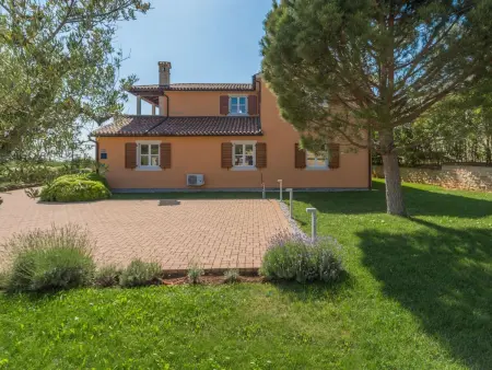 Maison 6 chambres, piscine 40 m² à Kaštelir : photo 2