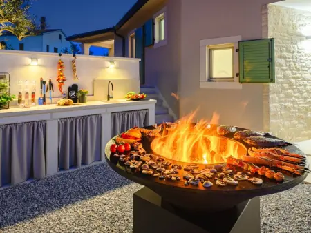 Villa Natalia avec piscine chauffée et vue mer