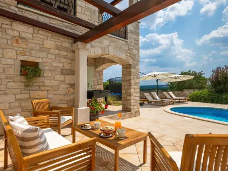 Villa Mara, maison pierre avec piscine à Poreč