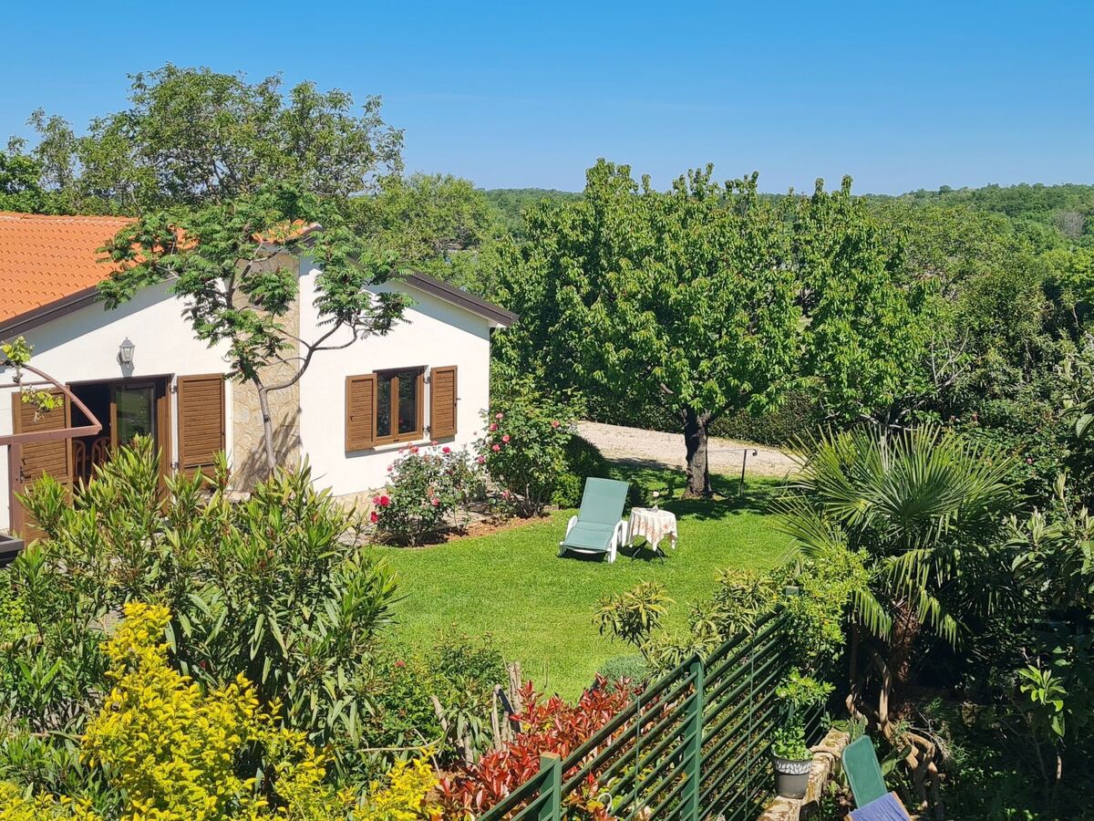 Bungalow indépendant Perla avec jardin et barbecue à Funtana - Photo 1