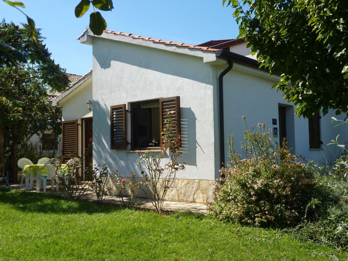 Bungalow indépendant Perla avec jardin et barbecue à Funtana - Photo 2