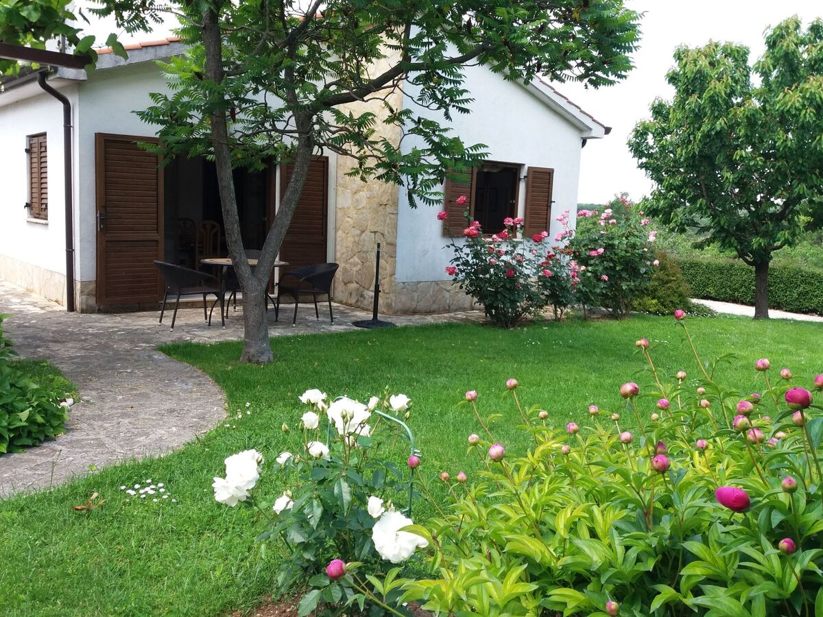 Bungalow indépendant Perla avec jardin et barbecue à Funtana - Photo 3