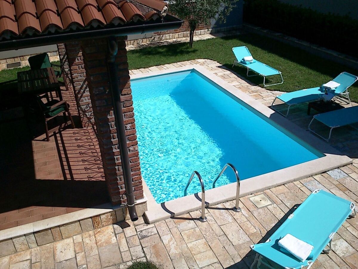 Maison moderne 135m² avec piscine privée à Bujici - Photo 11