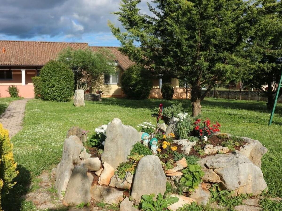 Maison 4 pers. à Dracevac, piscine et jardin clôturé - Photo 3