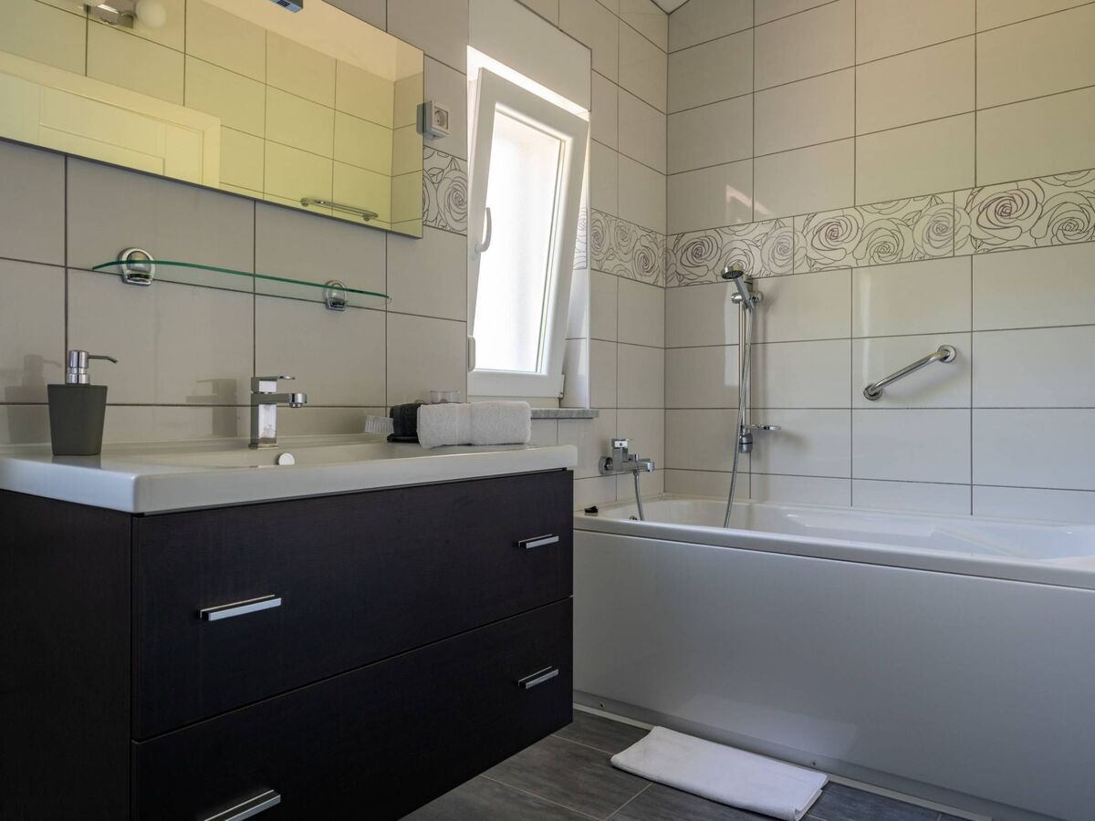 Villa Ellen Sophie - Maison 4 chambres avec piscine privée - Photo 35