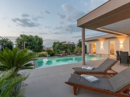 Villa Serena – Maison avec piscine privée à Dracevac
