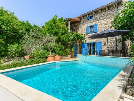 Villa Annette à Dracevac : maison 3 chambres avec piscine