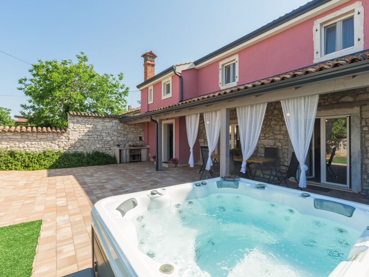 Casa Arsini – Maison rénovée à Dracevac avec jacuzzi - Photo 13