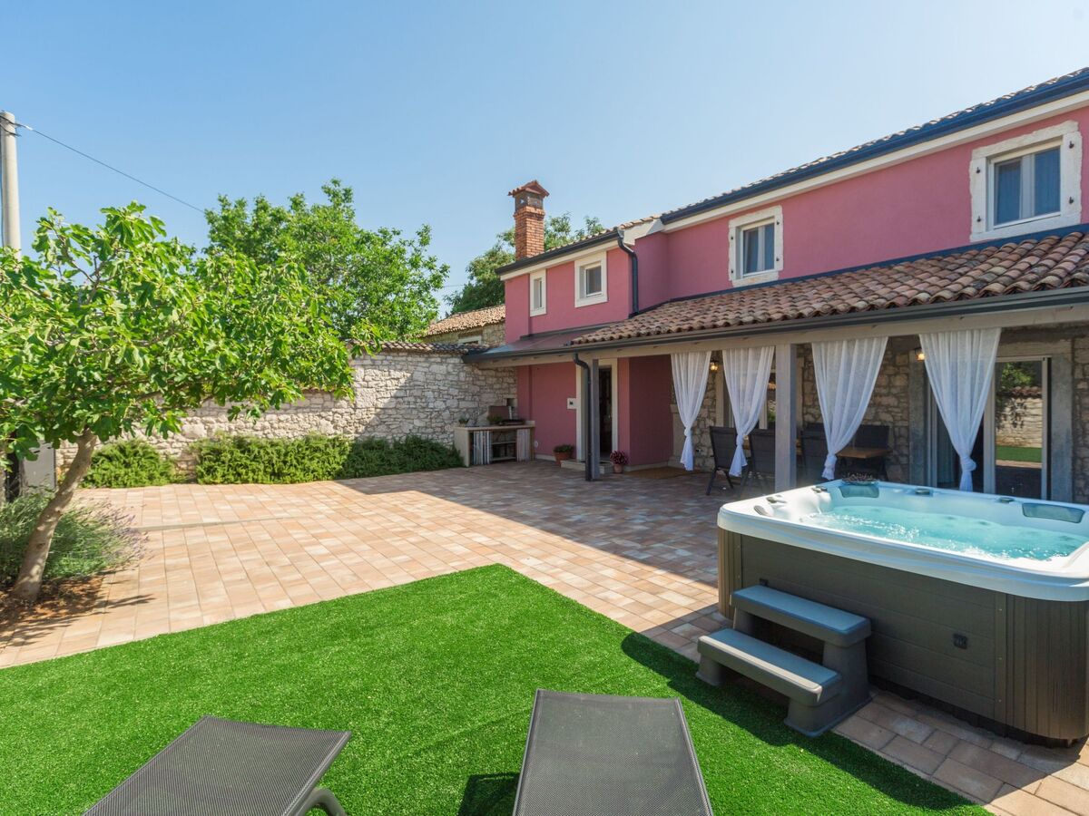 Casa Arsini – Maison rénovée à Dracevac avec jacuzzi - Photo 17