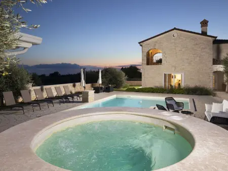 Villa Piccolo Paradiso, maison 4 chambres avec piscine chauffée