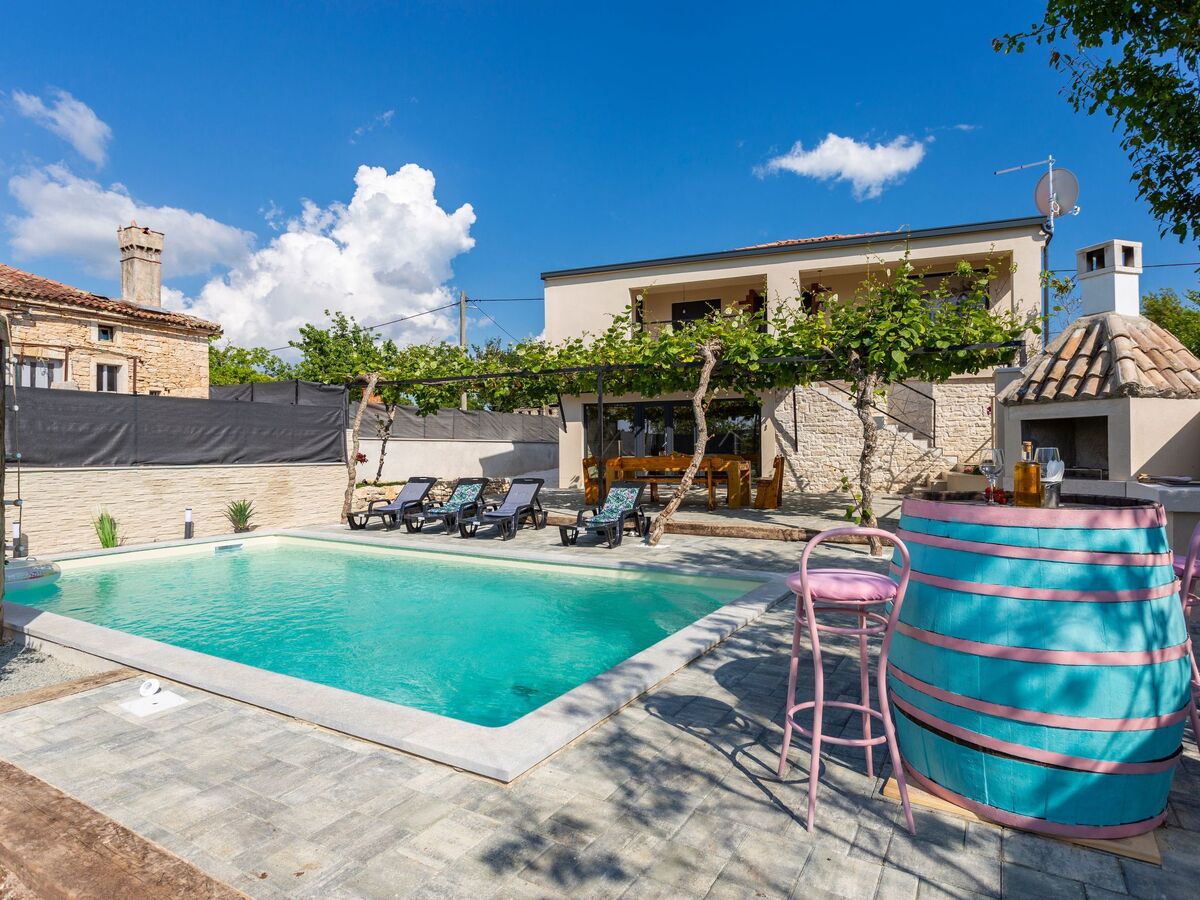 Maison Poli Stare nuoni : piscine et jardin en Istrie - Photo 2