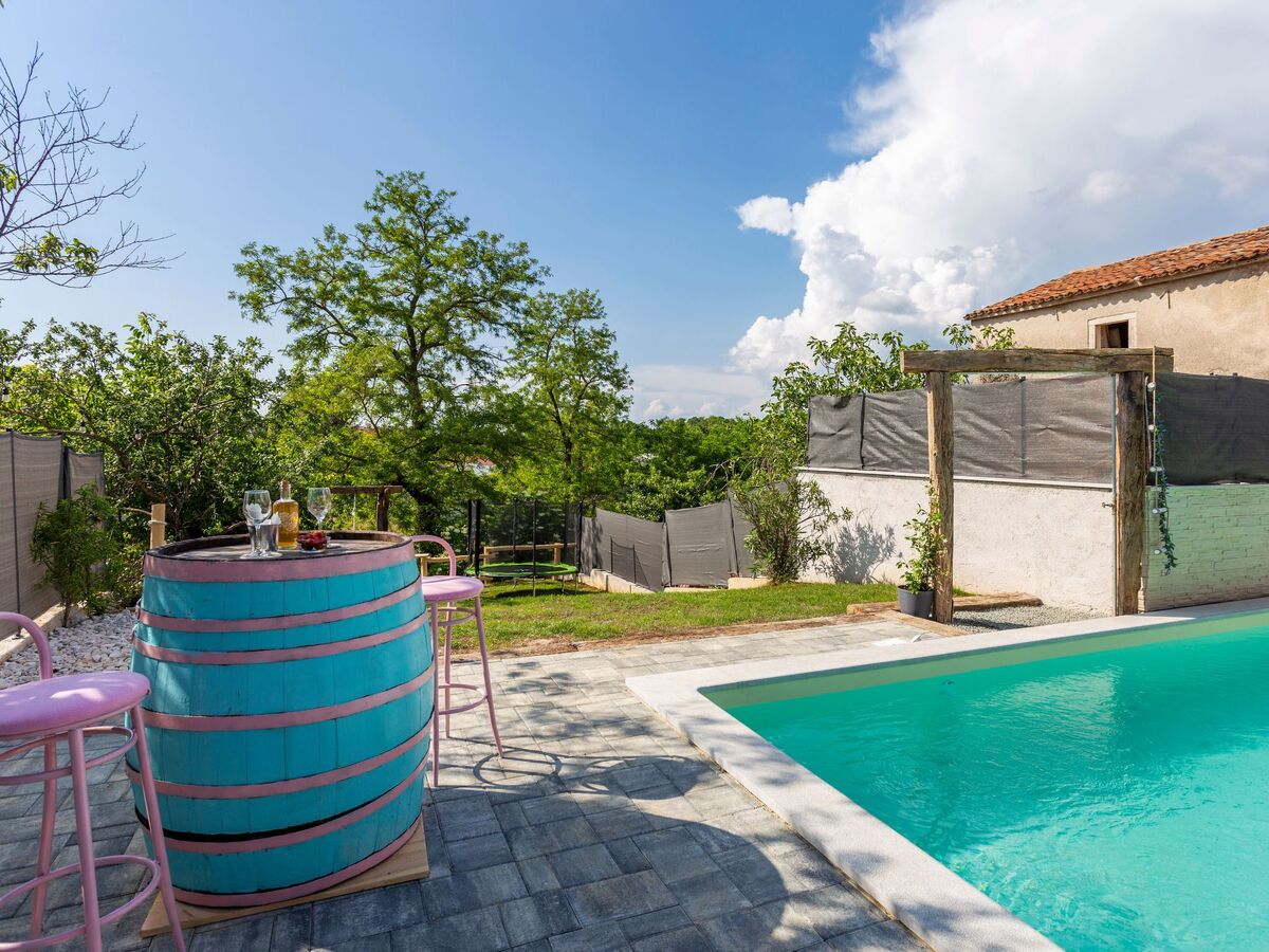 Maison Poli Stare nuoni : piscine et jardin en Istrie - Photo 3