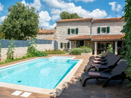 Villa Cala : maison istienne avec piscine privée à Cere