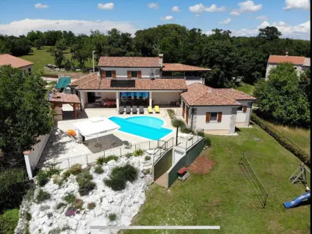 Villa Arton, 4 chambres avec piscine chauffée en Istrie