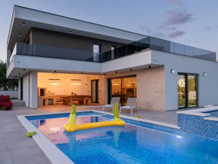 Villa MaEm, maison 10 pers. piscine chauffée à Cere : photo 3