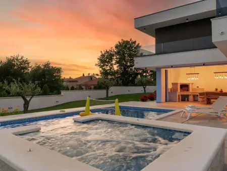 Villa MaEm, maison 10 pers. piscine chauffée à Cere : photo 4