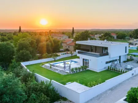 Villa MaEm, maison 10 pers. piscine chauffée à Cere : photo 8