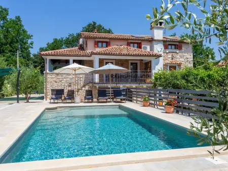 Haus Matija : maison 6 personnes avec piscine privée