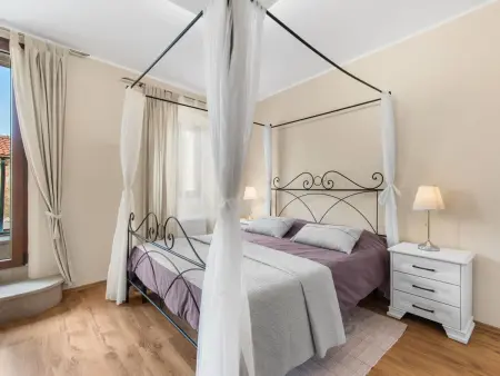 Villa Flavia à Svetvinčenat, piscine privée et vue sur la place : photo 6