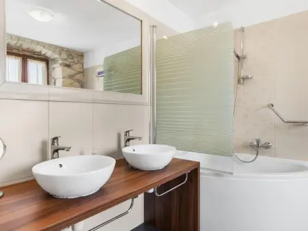 Villa Flavia à Svetvinčenat, piscine privée et vue sur la place : photo 17