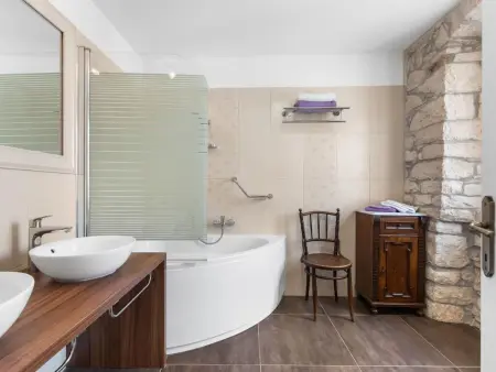 Villa Flavia à Svetvinčenat, piscine privée et vue sur la place : photo 18