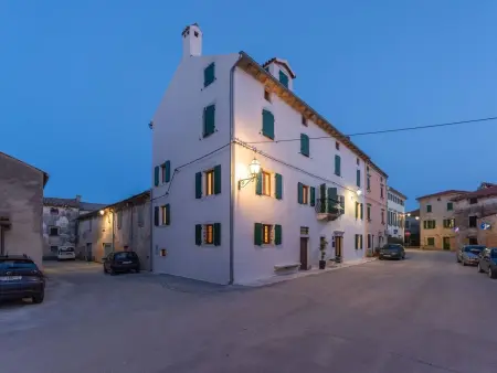 Villa Flavia à Svetvinčenat, piscine privée et vue sur la place : photo 41