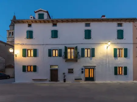 Villa Flavia à Svetvinčenat, piscine privée et vue sur la place : photo 42