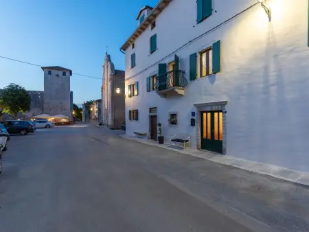Villa Flavia à Svetvinčenat, piscine privée et vue sur la place : photo 44