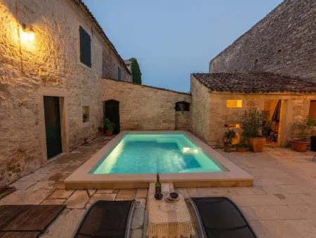 Villa Flavia à Svetvinčenat, piscine privée et vue sur la place : photo 47